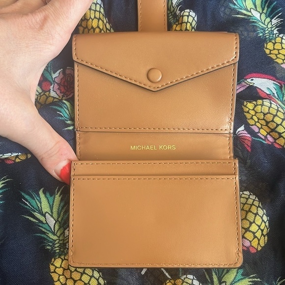 Brand New Michael Kors Vanilla Acorn Small Tab Card Case Holder Snap Close - Picture 9 of 15